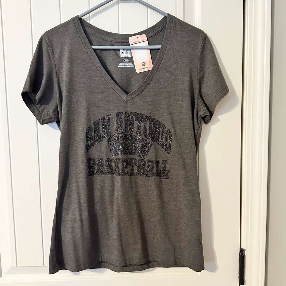 San Antonio Spurs NWT juniors fit vneck gray glitter T-shirt size large